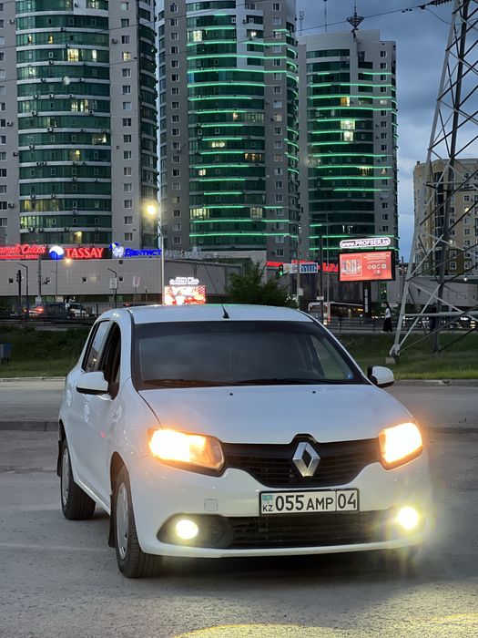 Renault Sandero продам 2014г