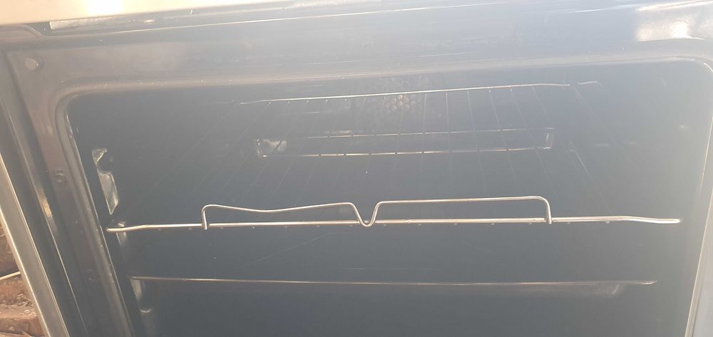 Aragaz marca Beko cu cuptor electric