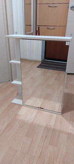 Продам зеркало-шкафчик
