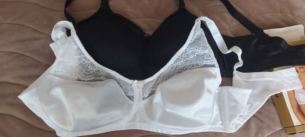 Сутиен по- голям размер остана само белия