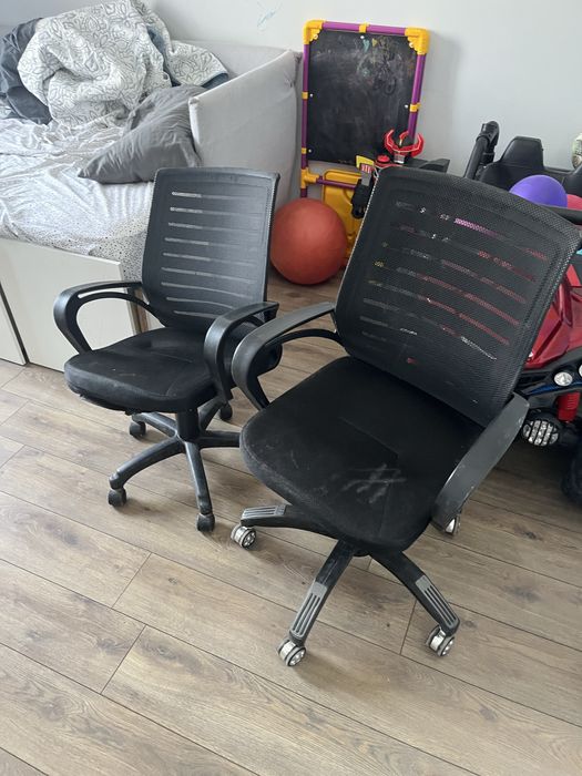 Продаю два офисных стула