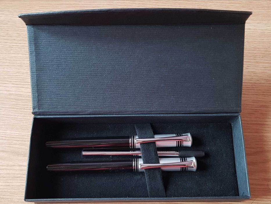 Toc pentru instrumente de scris + Stilou și Pix, la set