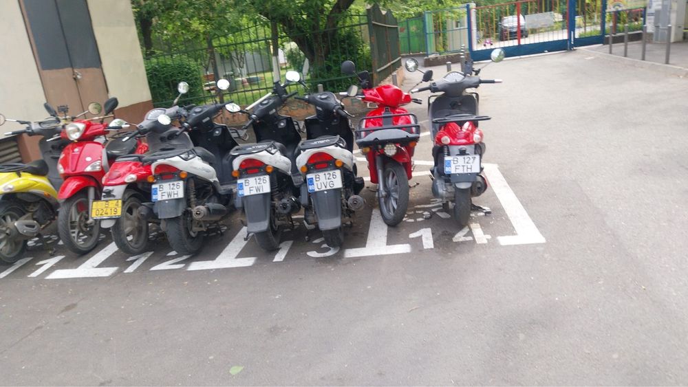 Inchiriere / Rent a bike scuter Kymco & Piaggio 125 / 50cc Glovo  Bolt