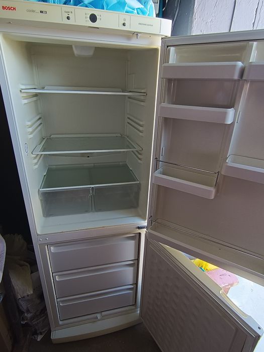 Холодильник бош в хорошем состояний