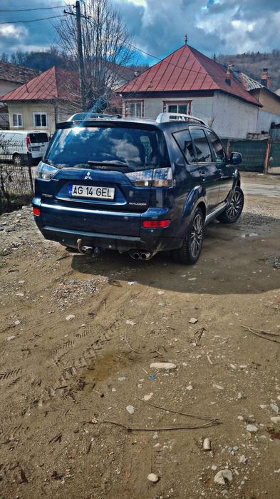 Vând sau schimb Mitsubishi outlander