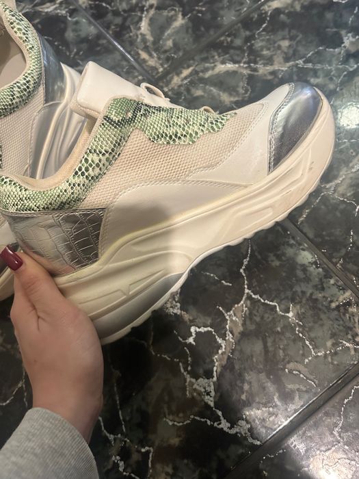 Продавам! Дамски маратонки с платформа