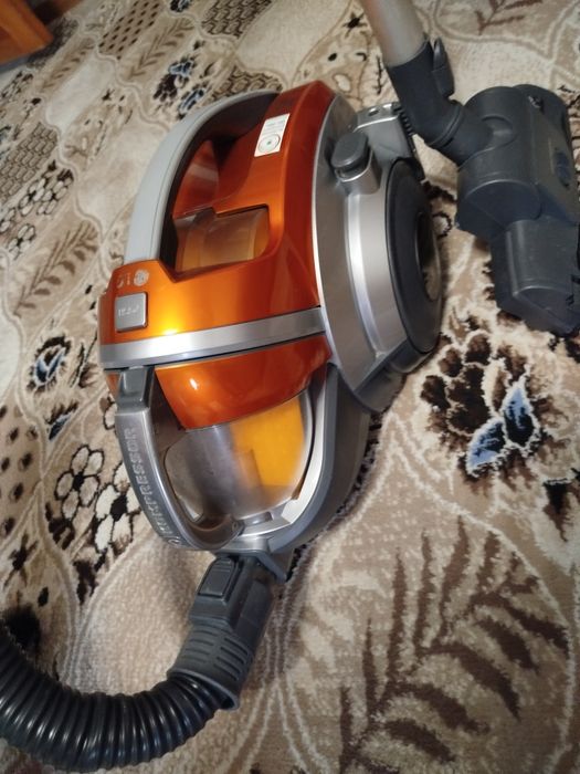 Продается пылесос Лж компрессор со стаканом