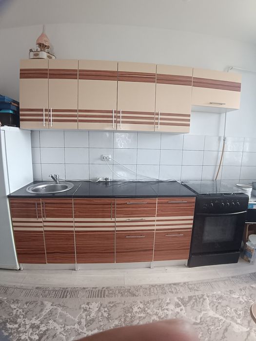 Продам кухня вниз 1.80 верх 2.40