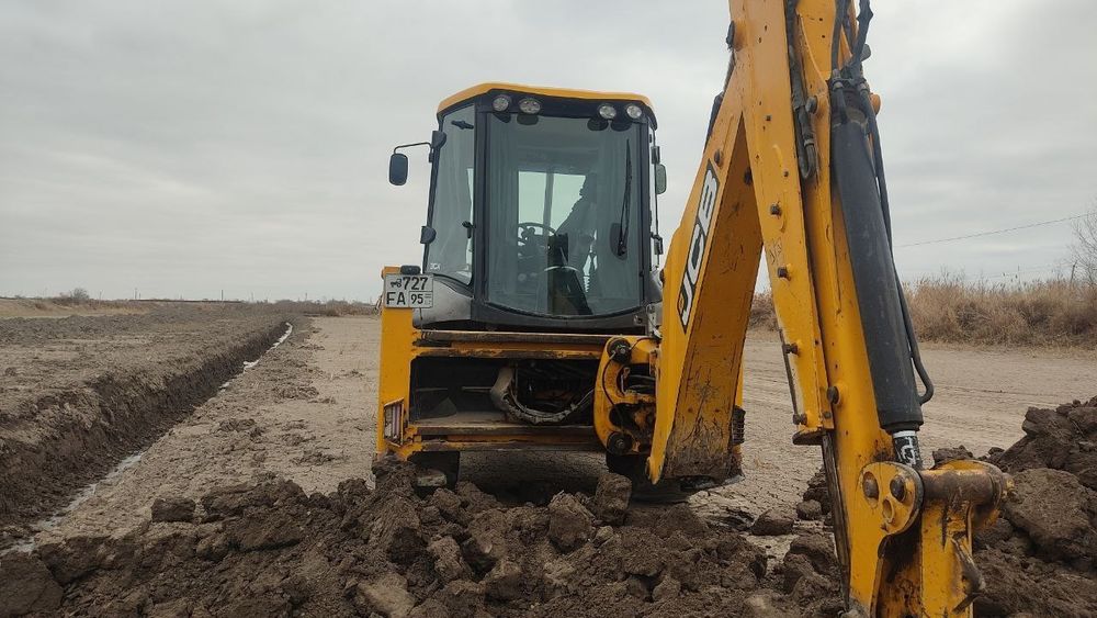 JCB angliskiy traktor