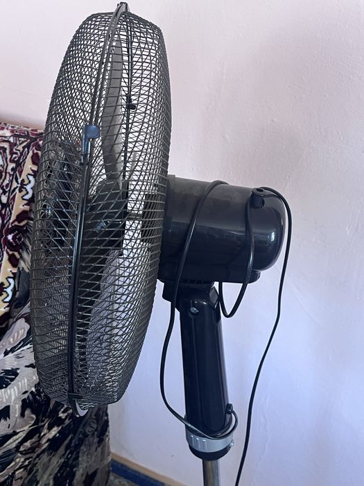 Ventilator cu picior ALBATROS V41B, 50W, reglabil pe înălțime