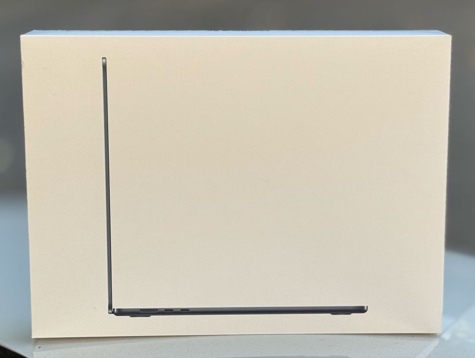 НОВ!!! Лаптоп MacBook Air 15 M3 / 24GB RAM / 512GB SSD