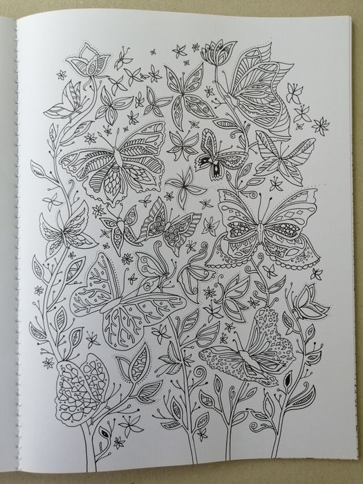 Книжка за оцветяване с фантастични елементи