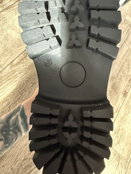 Продам демисизон новые 36 рр