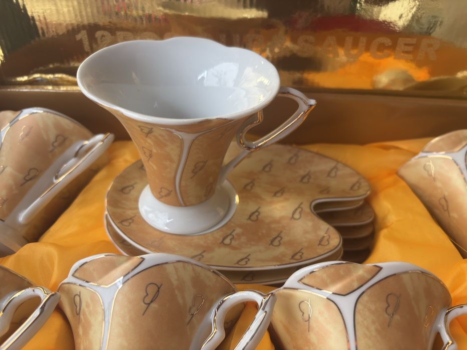 Чисто нов  комплект за кафе и чай