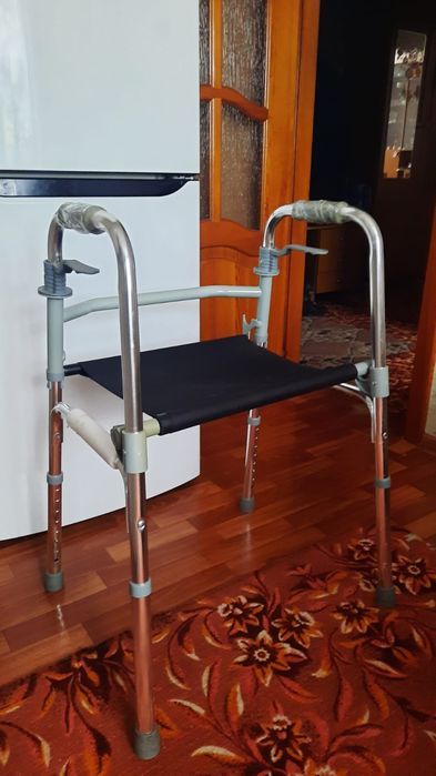 Продам кресло туалет на колесах