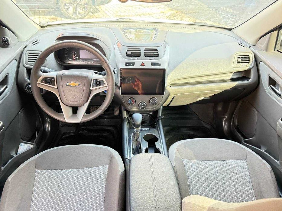 Коблт 2025 йил оқ ранг