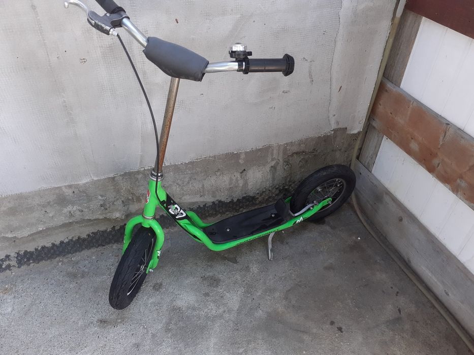 Vând trotineta marca Pukii