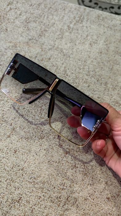 Очки солнцезащитные авиатор.