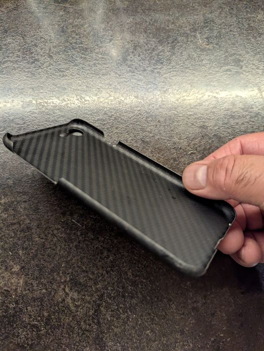 Продам карбоновый чехол на IPhone 7/8/SE(2020)