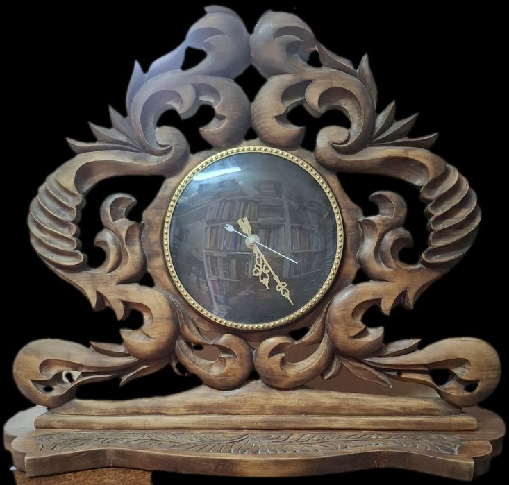 Дърворезба-часовник.
Основа-53 см.
Височина-42 см.
Цифрите са отлепени