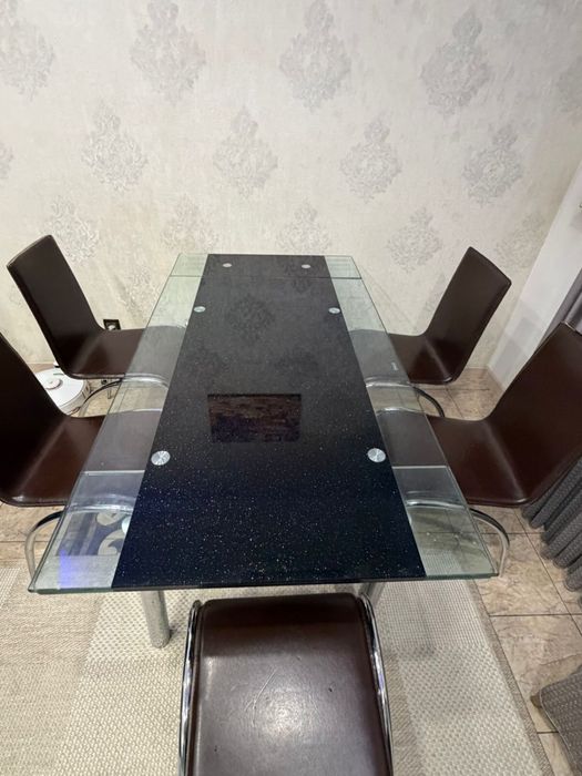 Стеклянный стол-трансформер со стульями