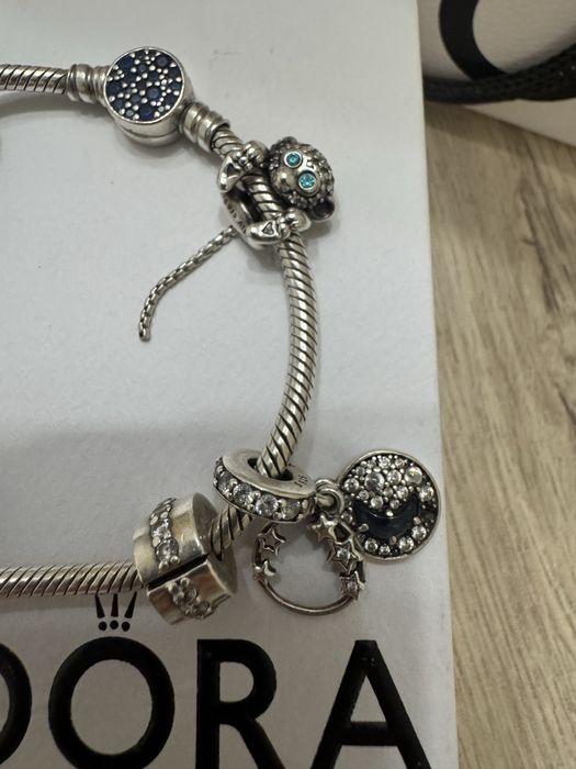 Гривна Пандора с талисмани