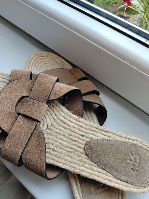 Papuci piele intoarsa