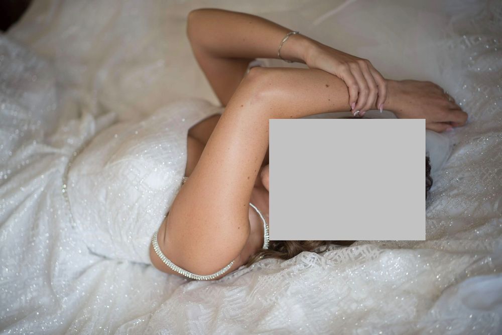 Дълга сватбена рокля