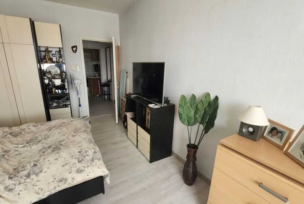 Продава двустаен апартамент в кв. Дружба 1