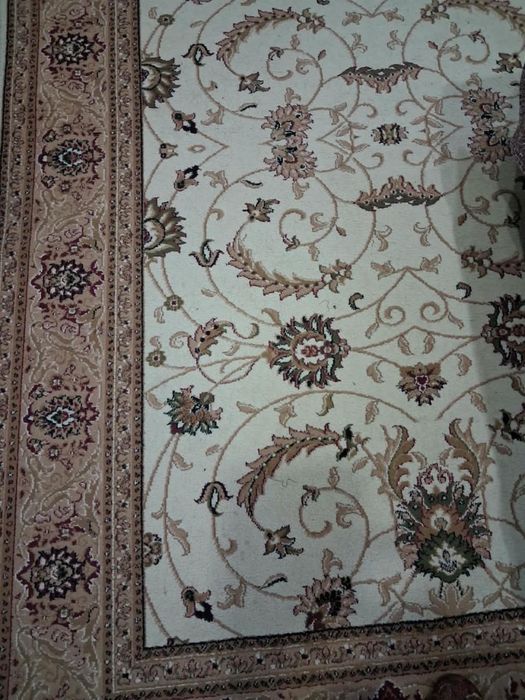 Продам шкаф,кровать,комод,палас.