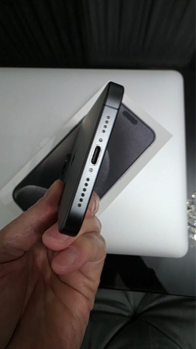 Iphone 15 Pro Max 256GB cu husa din kevlar. Sanatate baterie 90%!!