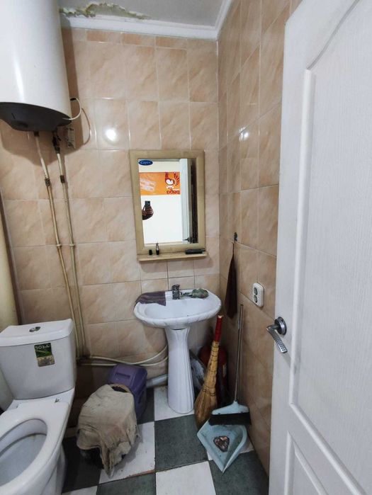 Напротив ТД Бакалея, 42 кв.м.