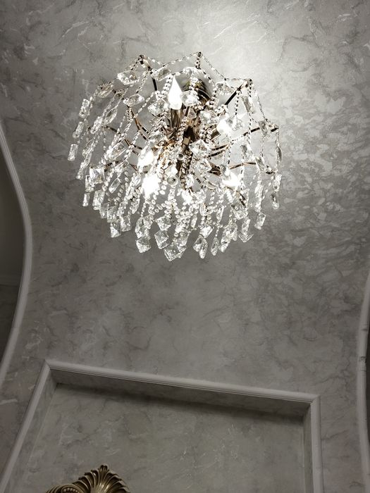 Продам люстрю красивую.