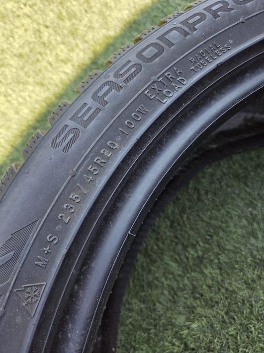 255 40 20 nokian