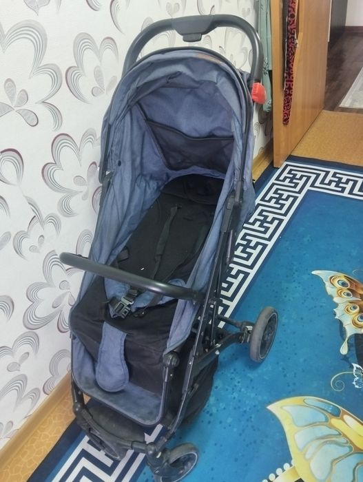 Продам детскую коляску складывается