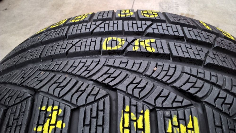 O anvelopa de iarna 235 35 19 pirelli sottozero S2 profil 7 mm