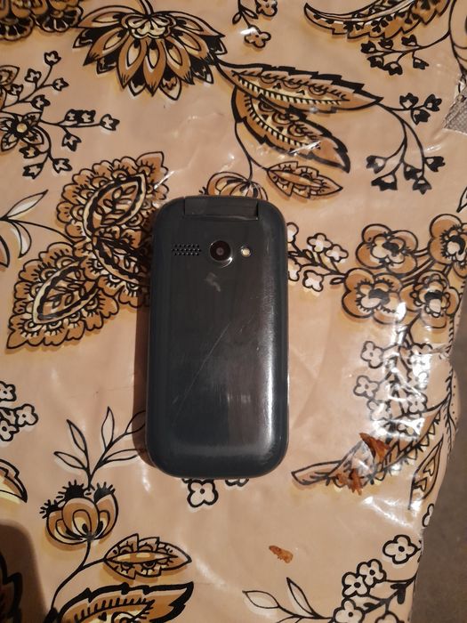 Novey s70r holati yaxshi ekrani yarimi hiraro korinadi