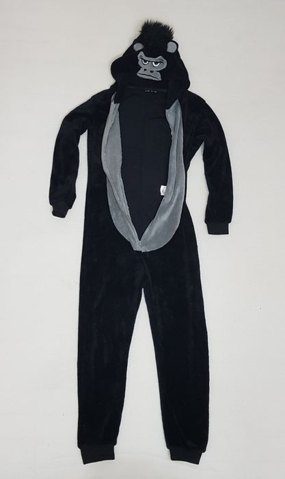 Pijama intreaga animal print tip salopeta , pufoasa, cu fermoar, glugă