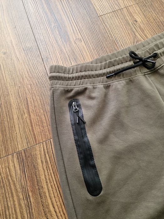 Страхотно мъжко долнище размер XL, без
забележки като ново, цена 40лв