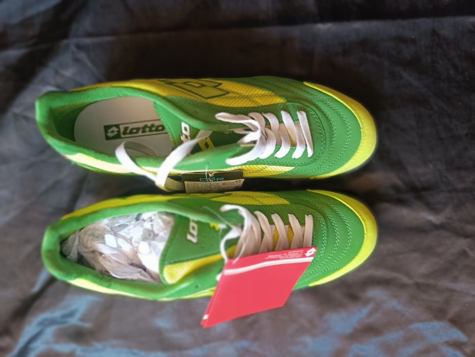 Бутонки, футболни обувки, нови