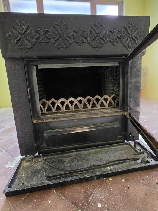 Продавам печка на дърва,3бр. радиатори и 2бр. интериорни врати