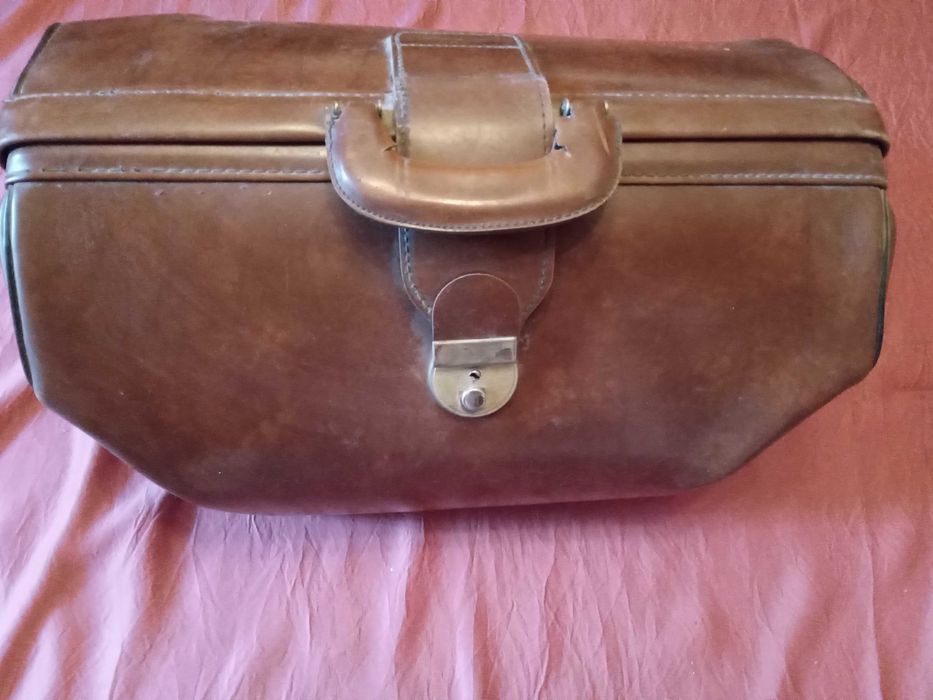 Портфель-папка,порфель и сумка-чемоданчик кожанные