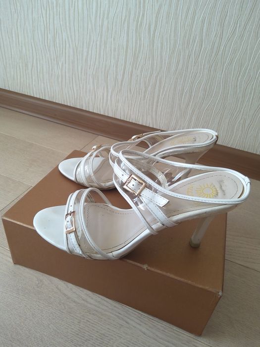 Обувь женская разная