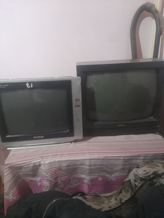 Продам 2 телевизоры один рабочий один не работает экран.