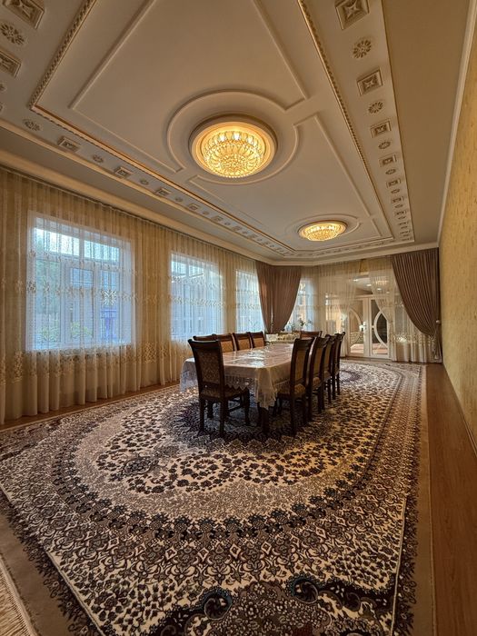 Продаётся 12-комнатный дом на участке 11 соток. Сергели ул. Навруз