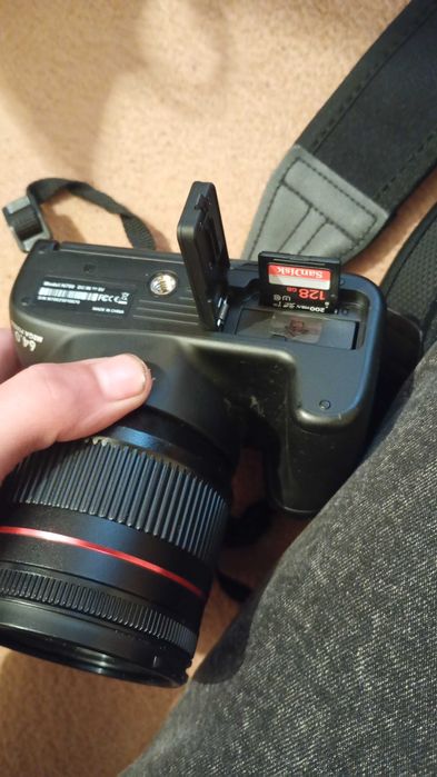 Camera digitala 4K, 64MP, ecran rotativ 3 inch, zoom 12x