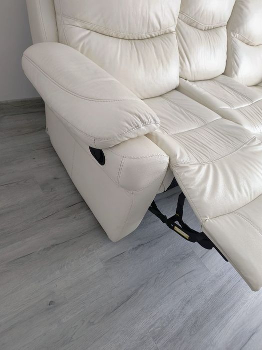 Canapea de living din piele naturala și piele ecologica