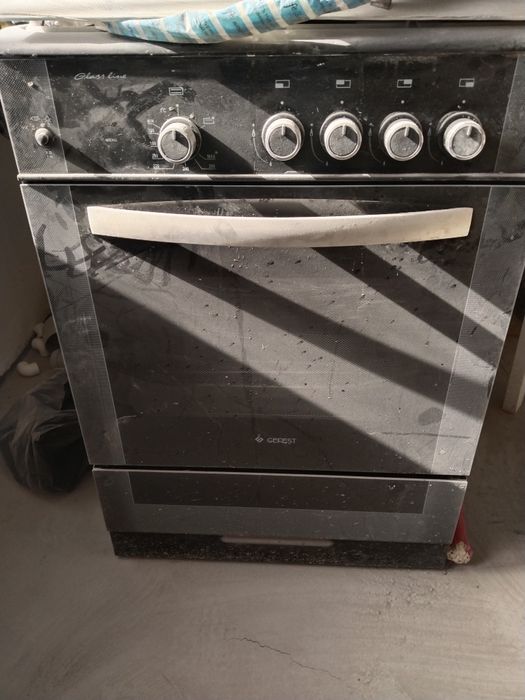 Siyish uchun borgan va suratga tushgan erkakning porno surati