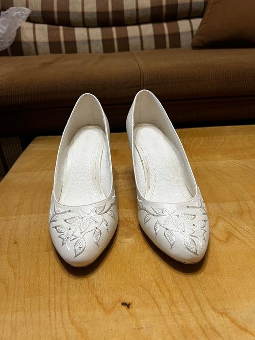 Продам женскую обувь