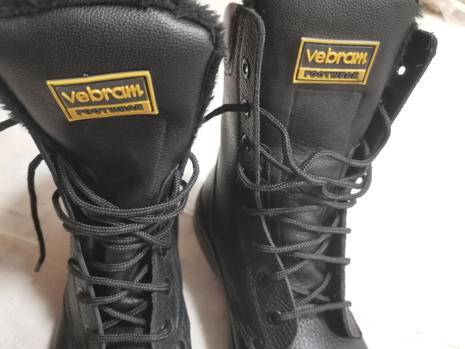 Янги этик 44 размер сотилади.